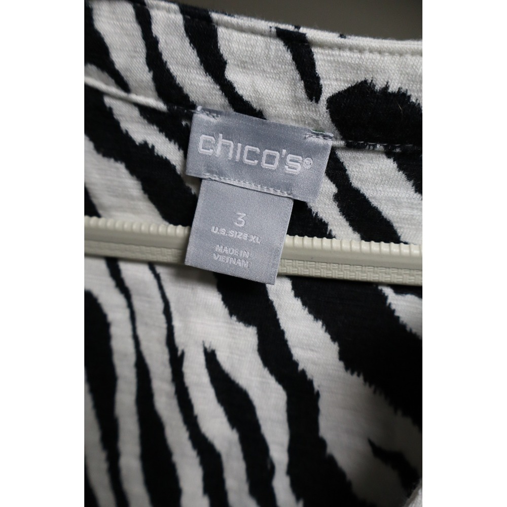 Animal Print Zebra Chico's Tunic Top XL White Black Sharkbite Hem Split Neck - Picture 2 of 5
